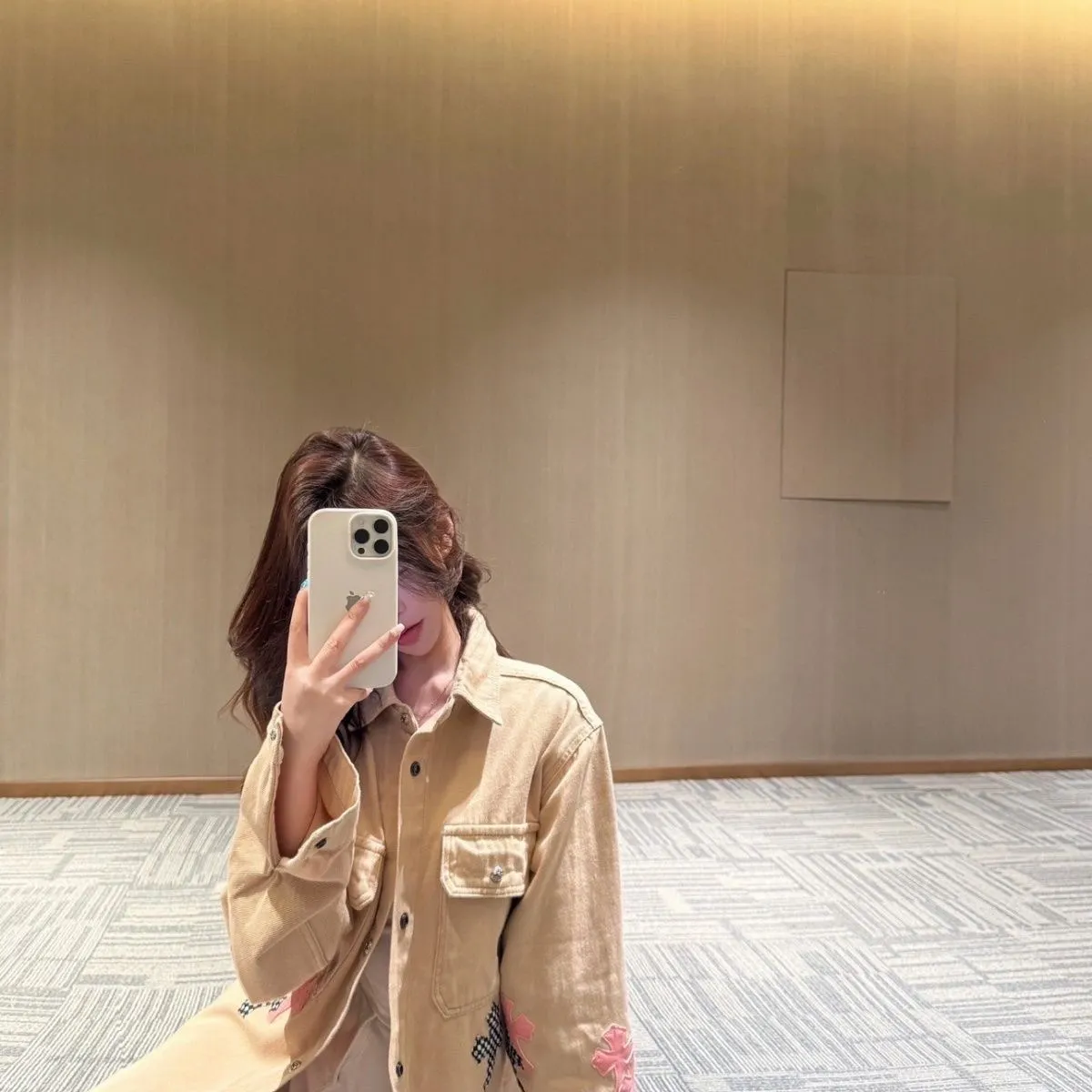 P270 💰 Chrome Hearts丨Chrome Hearts 25ss Cherry Blossom Pink Leather Jacket - WorkDog Pink Leather Jacket, a timeless workwear series. The fabric is made of custom-woven high-density canvas, which took more than two months. It was subsequently lightly coated to give the whole body a glossy look~ Zero color difference was achieved, and the texture details of the fabric were all in place! The crosses of the accessories are all genuine sheepskin, hand-stitched! The actual texture is better, the upper body is stiff, and it is OK for both men and women. Color: Khaki Size: S-M-L-X